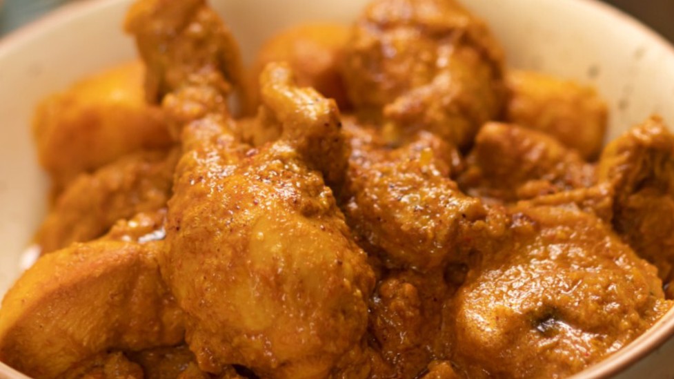 Creamy Delight: Homemade Chicken Korma Recipe for Four
